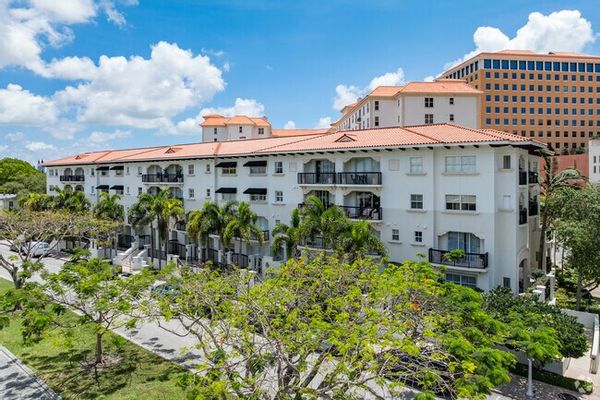 3 bedroom flat in the heart of beautiful and historic Coral Gables