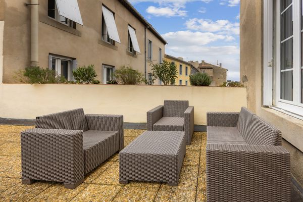 Place Alegria, a beautiful large well furnished apartment on the prettiest square in Carcassonne.