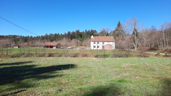 Ancienne ferme rénovée dans un hectare de verdure