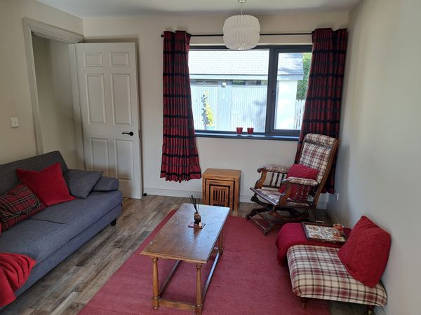 Spacious Derry apartment: where the Wild Atlantic way meets Cuaseway coast