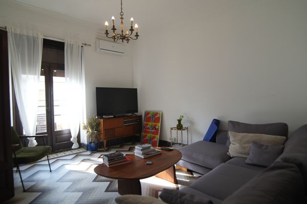 Joyita modernista original y con estilo en el corazón de Valencia, junto al Ayuntamiento. ¡Única!