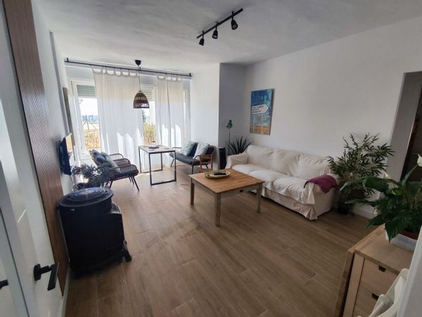 Bajo con encanto frente al mar