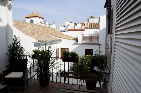 Casa  con  encanto en el barrio de Santa Cruz, junto al Alcazar y la Catedral de Sevilla.