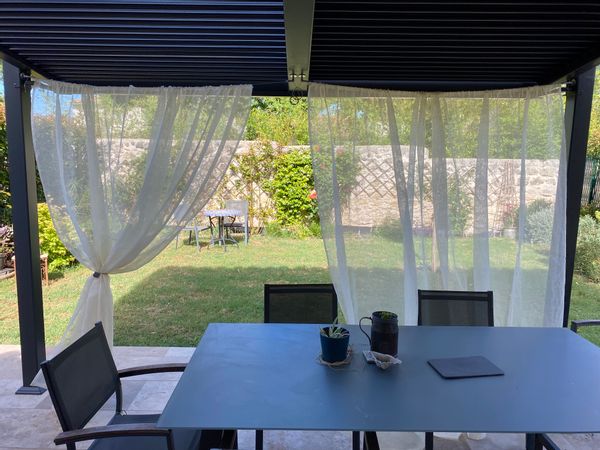 Jolie maison avec terrasse et jardin