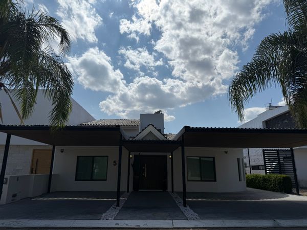 Casa Montalvo is a private family home located on the outskirts of Guadalajara, Jalisco.  México.