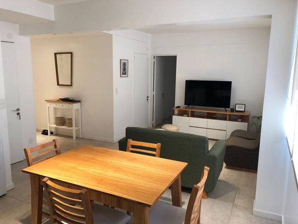 Piso céntrico con 2 dormitorios y 2 baños, ideal para descansar después de explorar Buenos aires