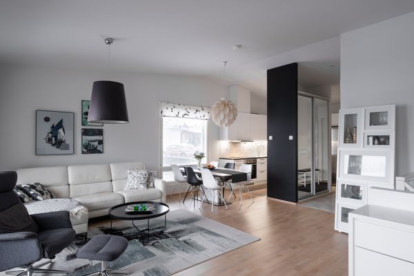 Seaside 111m² Home – Sauna, Wi-Fi, 75" TV & Terrace, Walk to Beach, Family-Friendly, Near Hki