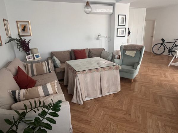 Apartamento luminoso, en zona tranquila de Sevilla capital, 2 dormitorios y amplio salón