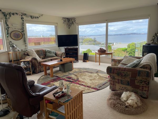 Bill and Anna’s house, close to beach, bus and shops.