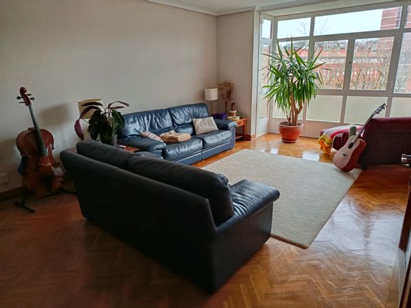 Spacious and bright house in a quiet residential area of San Sebastian, just 2 km from the bay.
