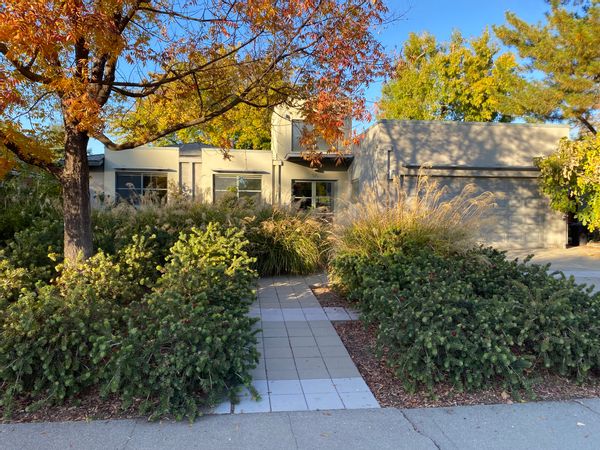 Contemporary Home with Convenience of Central Davis Location (near both UCD and Downtown)