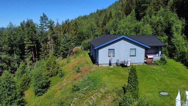 Cosy house halfway up the mountain, great views, no direct neighbors and in the middle of the forest