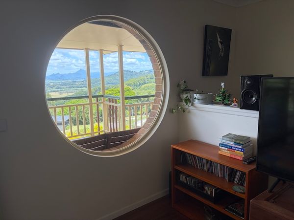 Magnificent mountain views spacious house