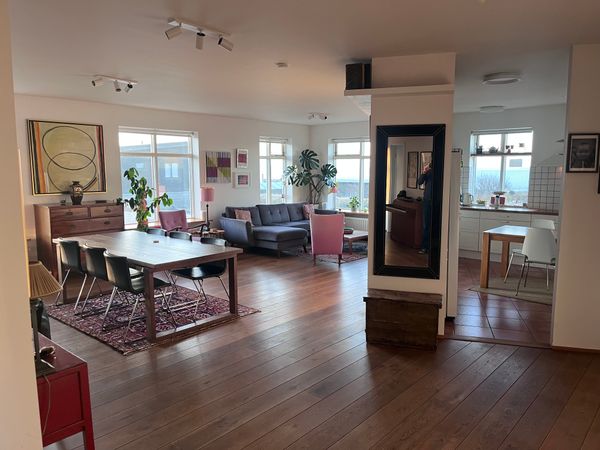 Quiet house with sauna overlooking the sea