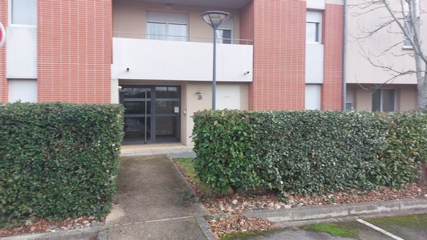 Bel appartement meublé avec terrasse.