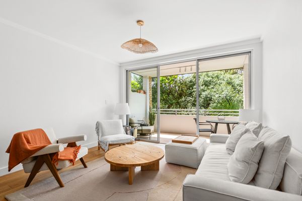 Claire's house is in a peaceful neighborhood, close to the beach and shopping centre