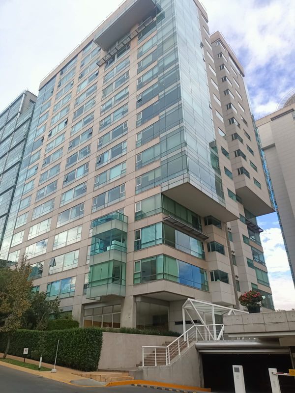 Apartment with all amenities, private pool, playroom, cafeteria, valet service