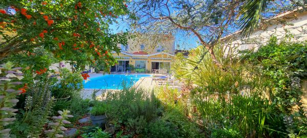 La chambre privée de Lila, un havre de fraîcheur en ville | AC et piscine |