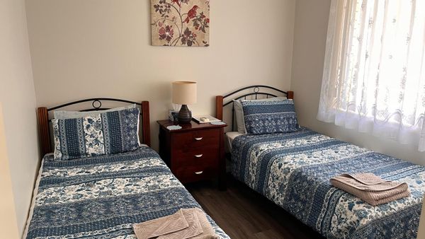 COSY HOME, FREE UNDERCOVER PARKING, BRISBANE CBD & AIRPORT 20 MIN DRIVE