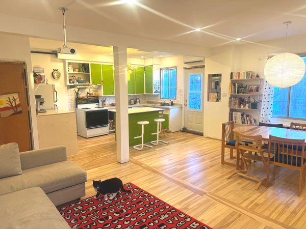 Family-friendly home with Sofi the cat in Montréal