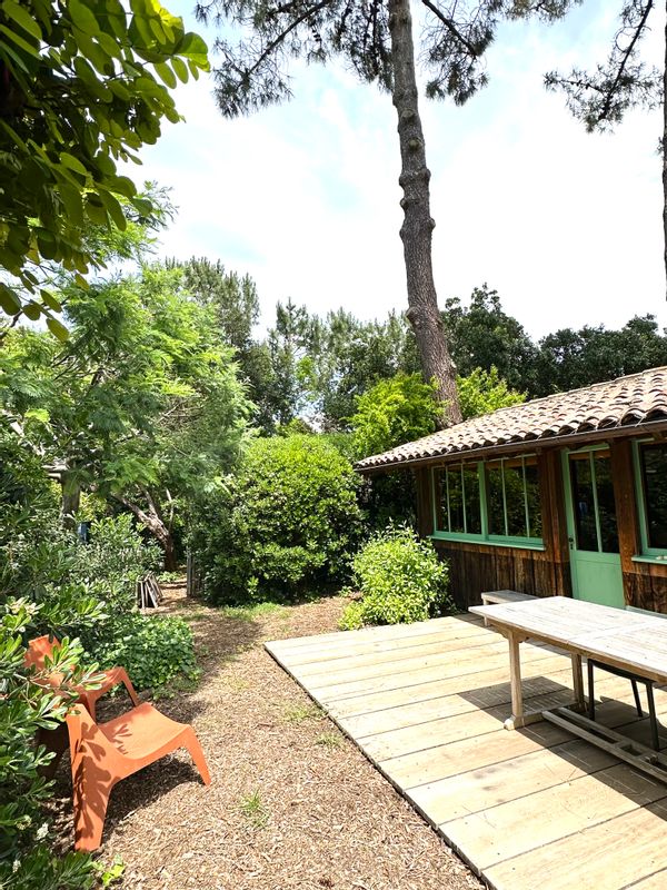 Charmante cabane en bois typique du Cap Ferret avec terrasse