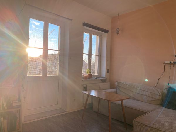 Sunny 73 ​​m² flat with 2 balconies surrounded by fruit trees