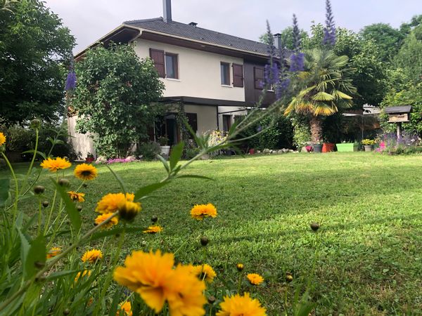 Maison et jardin agréable dans un cadre rural proche Lac du Bourget, et au pieds des montagnes…