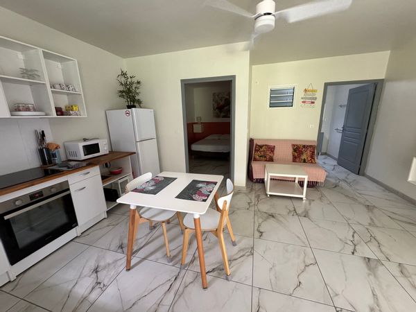 Gîte Flamant rose - Joli petit appartement en bas de villa avec accès piscine