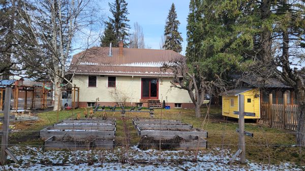 Essie (and Henry)s hus