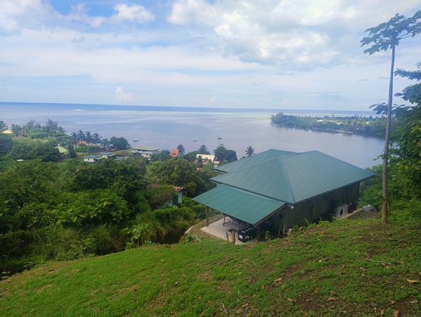 Maison avec vue exceptionnelle sur une des plus belles baies de Moorea !