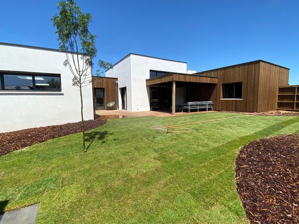 Villa avec piscine intérieure et proche de la mer