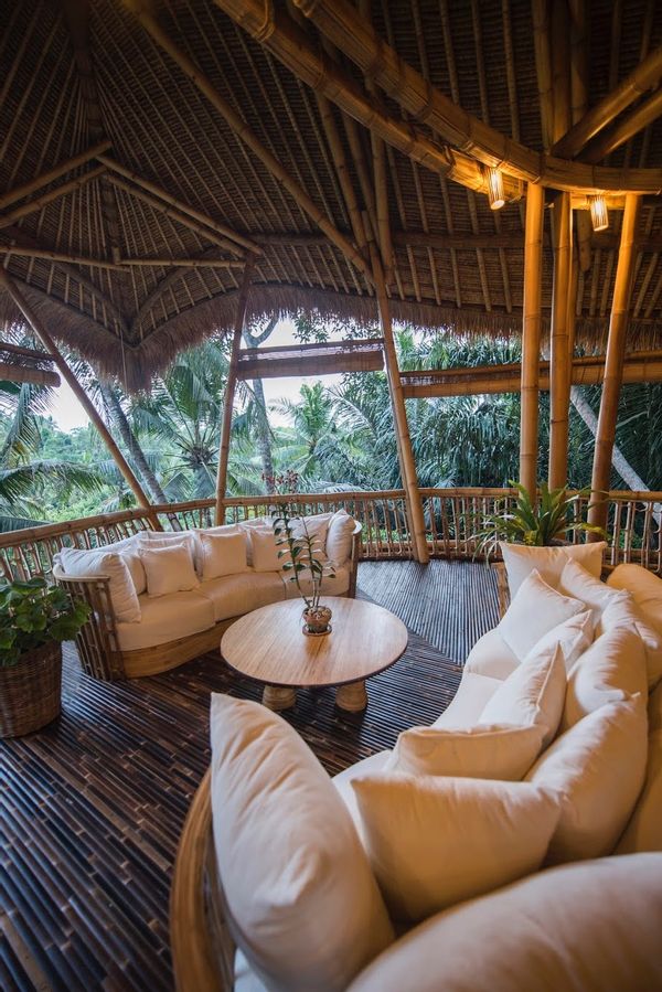 Fantastic 4 bedroom bamboo architecture.  Quiet, peaceful.  30 min from most tourist centers.