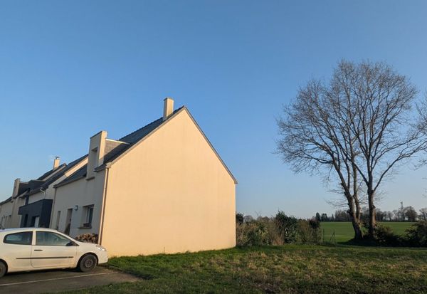 La maison des François Petite maison en lotissement dans un environnement calme à la campagne.