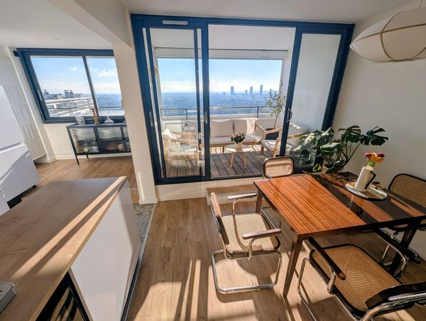 Magnifique vue sur Lyon et les Alpes, proche de la Croix-Rousse