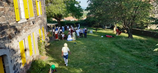 Maison familiale de campagne avec bel extérieur et le confort adéquate.