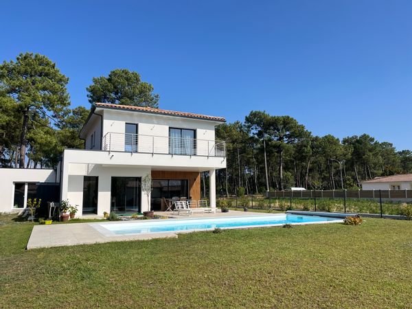 Villa contemporaine avec piscine sur le bassin d'Arcachon