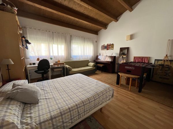 Piso privado con terraza en casa unifamiliar con jardín