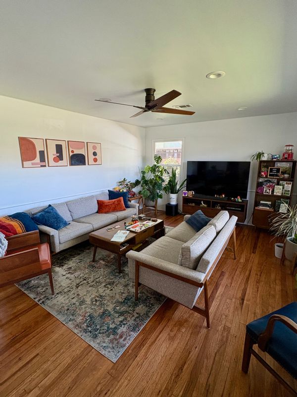 Charming home in a quiet and walkable neighborhood near Disneyland