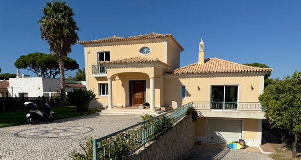 Private Algarve Home w/ Pool 3 minutes to gorgeous beach & Dining