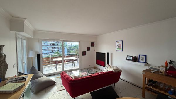 Appartement 2 chambres au cœur d’une Marina avec vue sur le port. Proche des commerces de Mandelieu