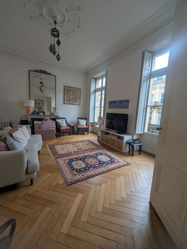 Charming French Doors & Golden Towers: Your 19th-Century Home in the heart of Bordeaux