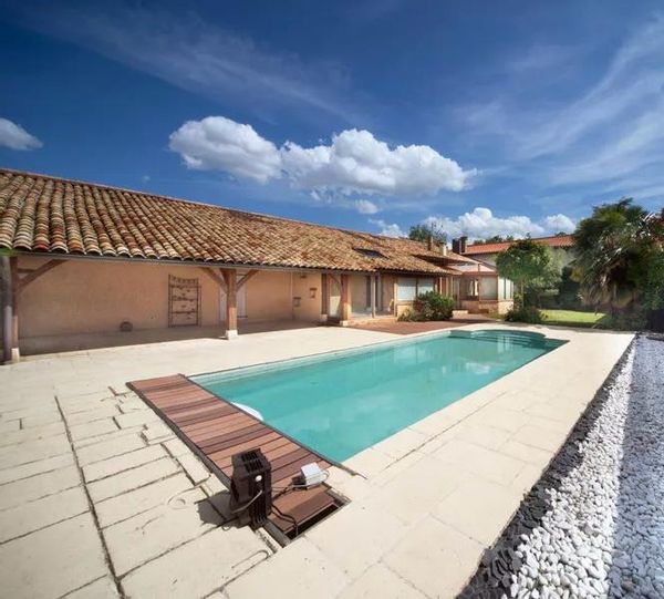 Grande maison avec piscine proche à quelques kilomètres des vignes