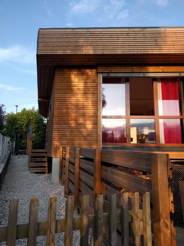 Appartement indépendant, avec une jolie vue, et son jardin avec park privé, proche du centre-ville.