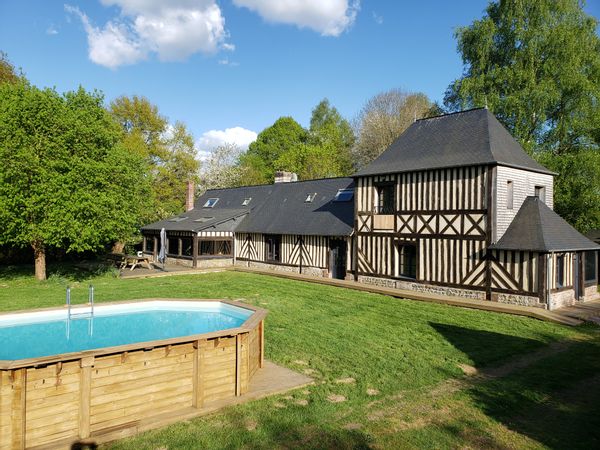 Grande Demeure typique Normande (longère), 17 couchages, 6 chambres, piscine chauffée, parc 10 000m²