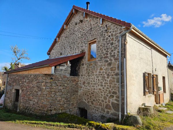 Une maison traditionnelle et atypique dans le Morvan des grands lacs