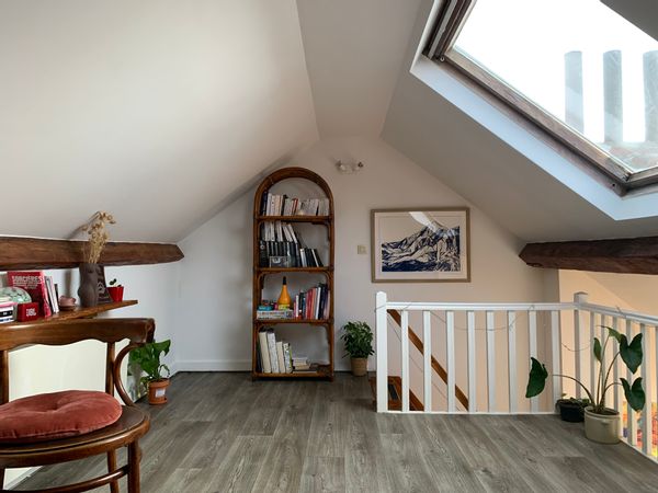 Appartement chaleureux au coeur d’un quartier vivant de Bruxelles.