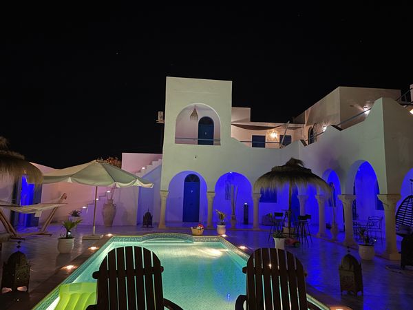 Superbe Maison Tunisienne avec piscine et un grand jardin situé à 1 km de la plage