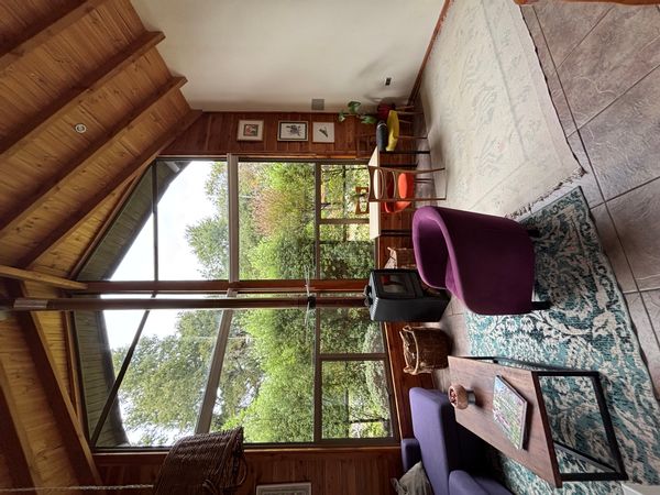 Casa de Carolina  Casa de gran ventanal de arboles,  iluminado ideal para trabajar y practicar yoga