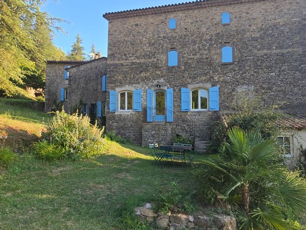 Maison chaleureuse dans les Cévennes, avec jardin et piscine naturelle