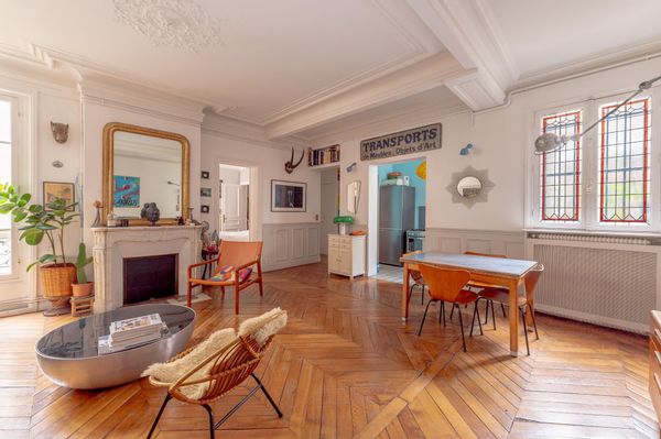 Appartement haussmanien typiquement parisien